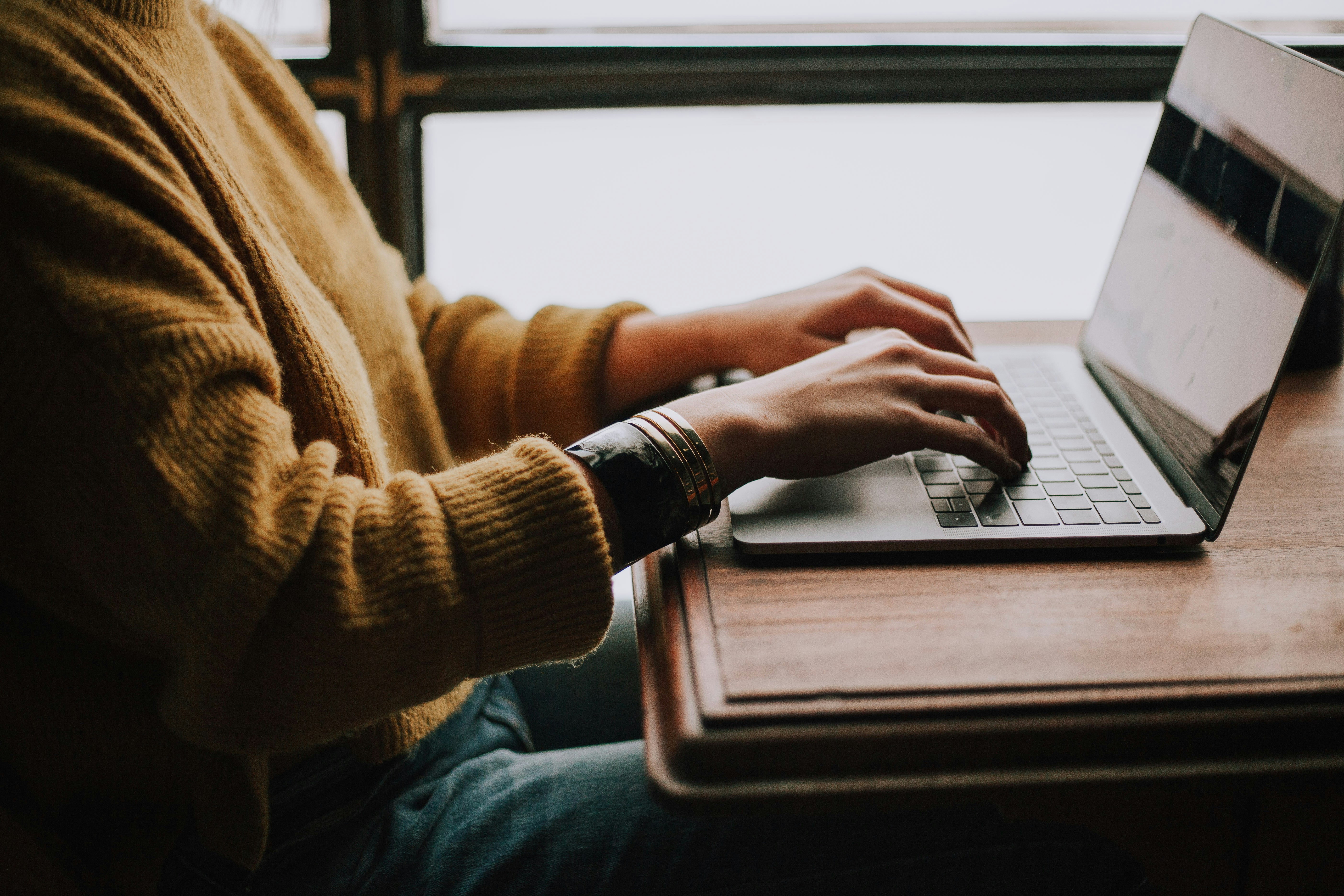 Avvisi di selezione pubblica per l\'assunzione a tempo determinato per diverse figure presso il CFP Zanardelli